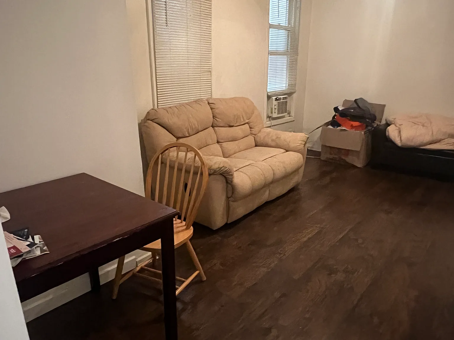 4 bed, 950 sqft, $735 — Photo 2