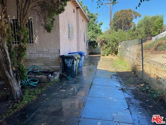 3rd image of 11715 Avalon Blvd