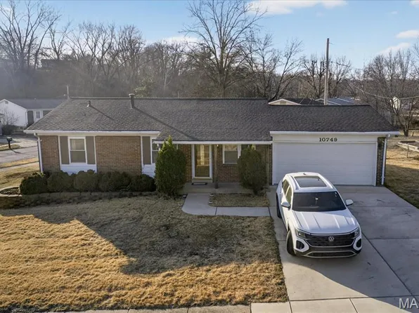 10749 Runningbrook Dr, Saint Louis, MO 63137