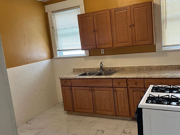 2nd image of 36 Headley Ter Floor 1