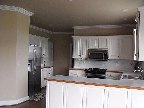 4th image of 1036 Chetford Dr