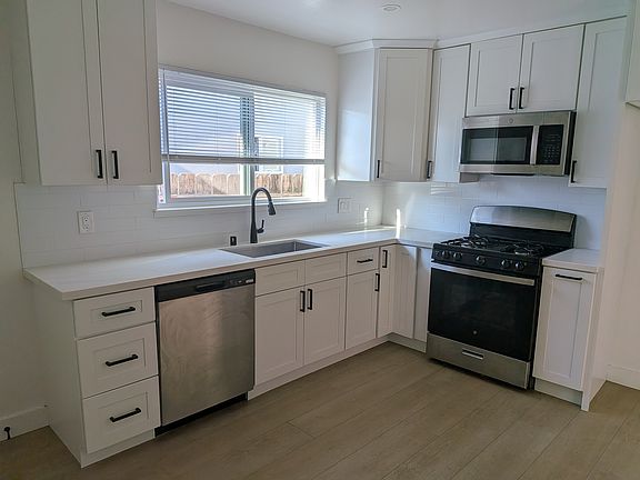 4th image of 820 S Lloyd St