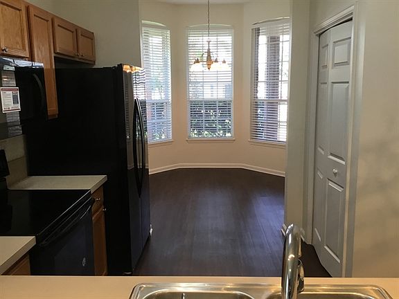 5th image of 501 Mackenzie Cir