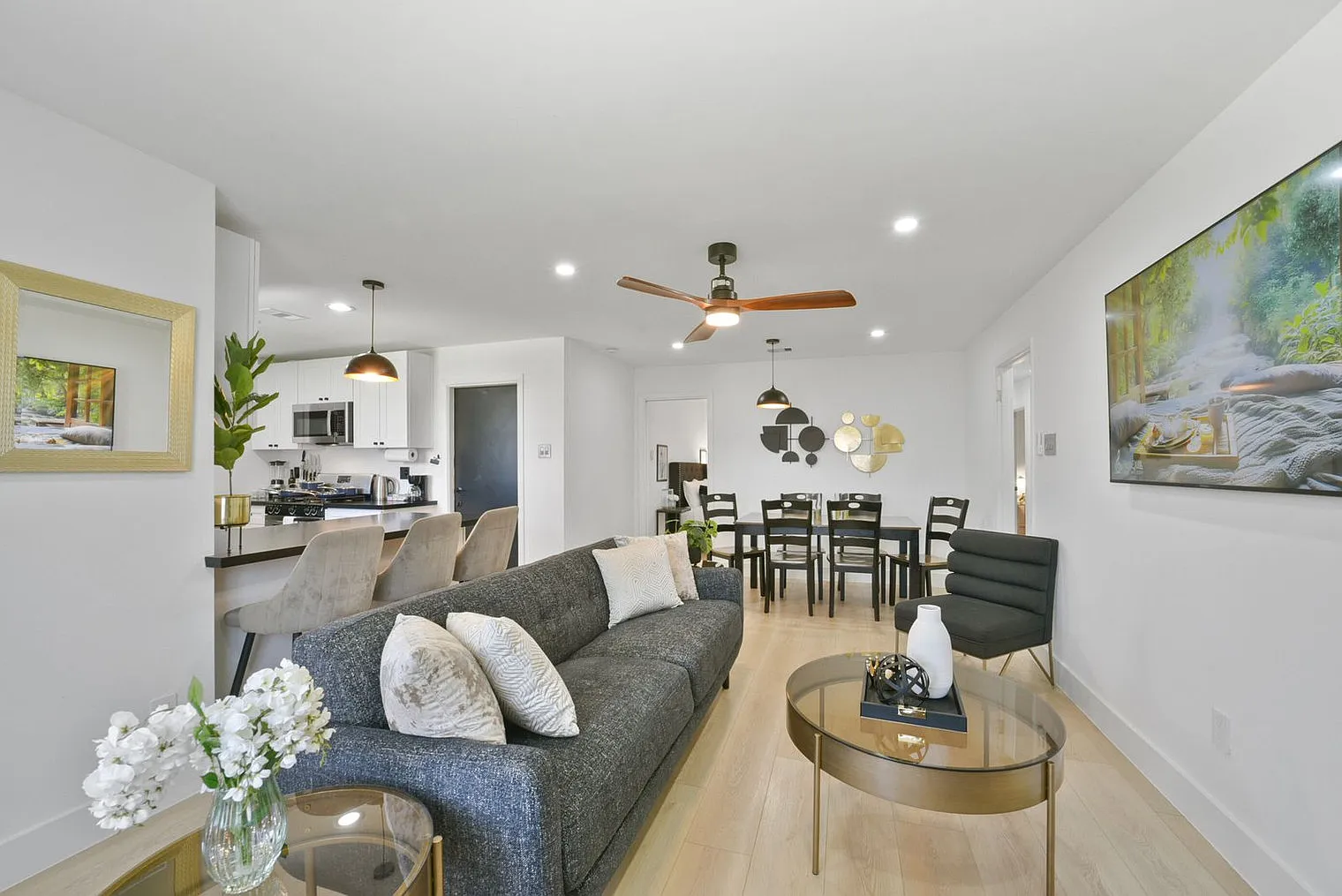 4 bed, 2.0 bath, 1216 sqft, $4,504 — Photo 4