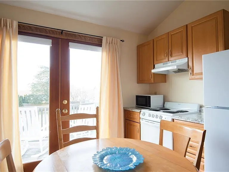 281 Wolcott Ave — Photo 5