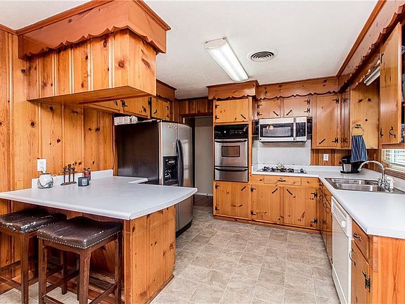 5th image of 59276 Spring Valley Rd