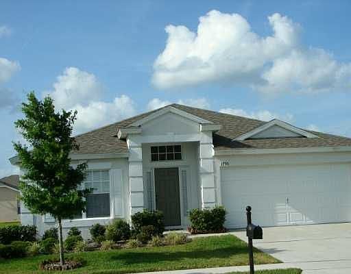 Front of the house in 2006
