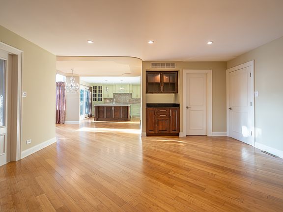 5th image of 5 Lucas Dr #5