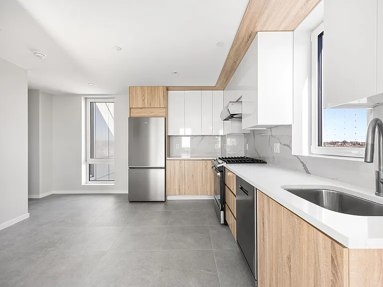 13277 Metropolitan Ave #8C — Photo 2
