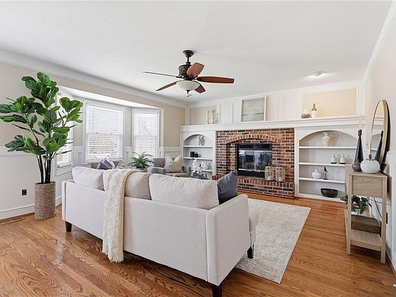 5th image of 8014 Hall St