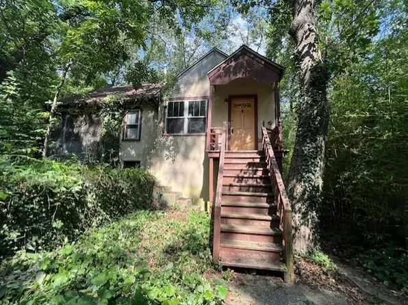 240 Roskin Rd, Porter, IN 46304