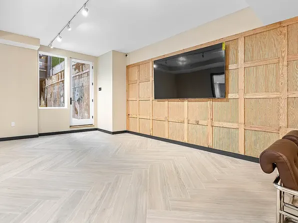 45 Lenox Road image 15 of 22