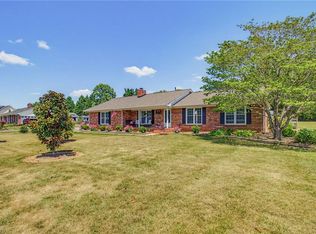 633 Nottinghill Dr, Winston Salem, NC 27107