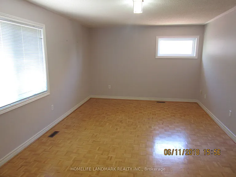 279 Chambers Cres — Photo 9