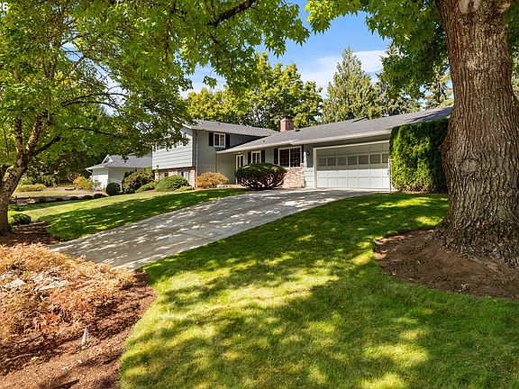 3rd image of 3804 NE 41st St