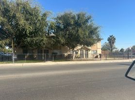 1400 Lake St.