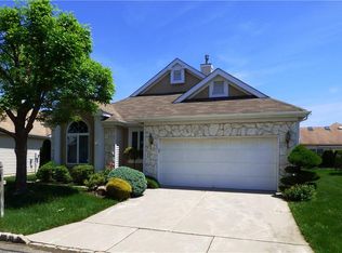 25 Brighton Ct, Monroe Township, NJ 08831