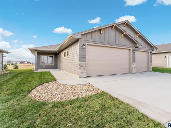 921 S Brek Ave, Brandon, SD 57005