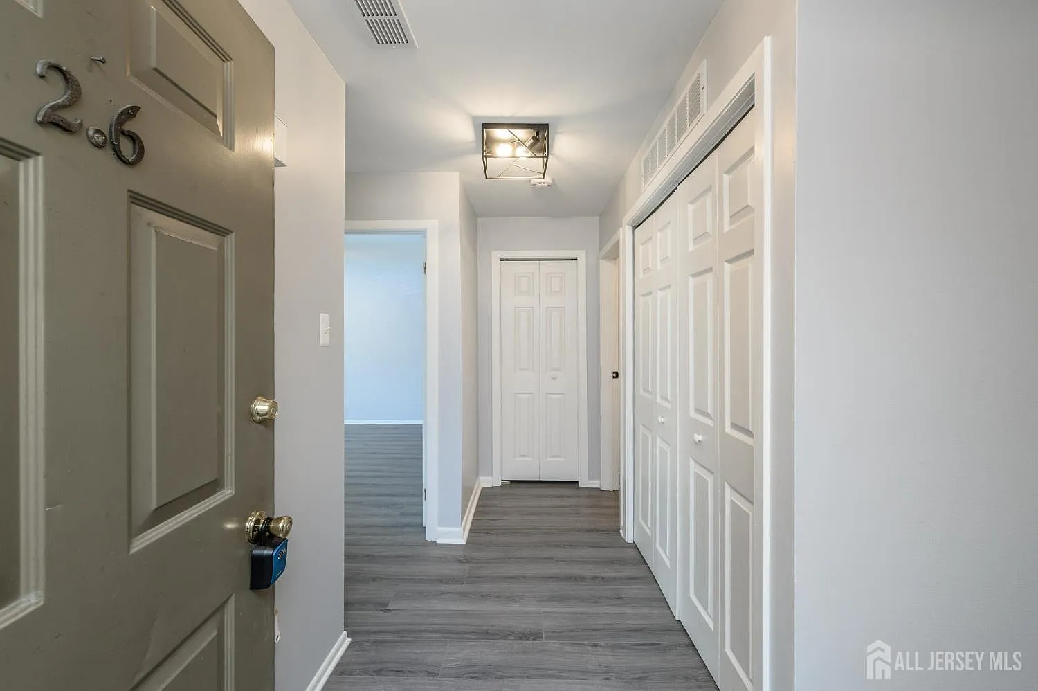 2 bed, 2.0 bath, 995 sqft, $2,400 — Photo 4