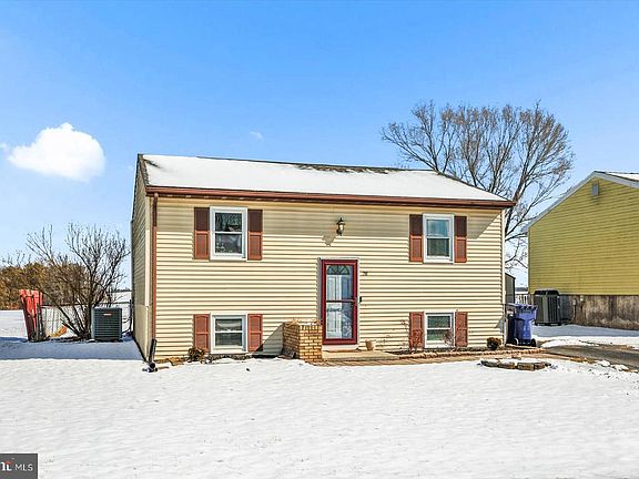 3rd image of 28 Fawn Ave