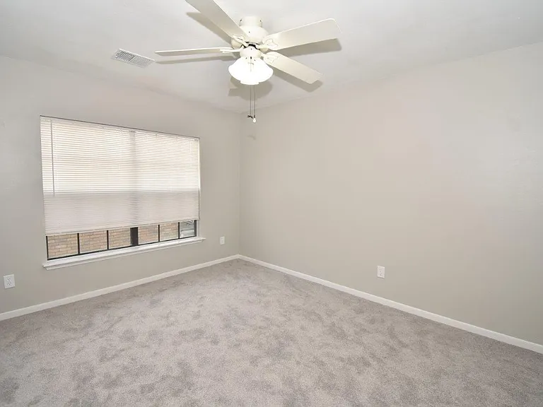 9007 Woodleigh Dr — Photo 11