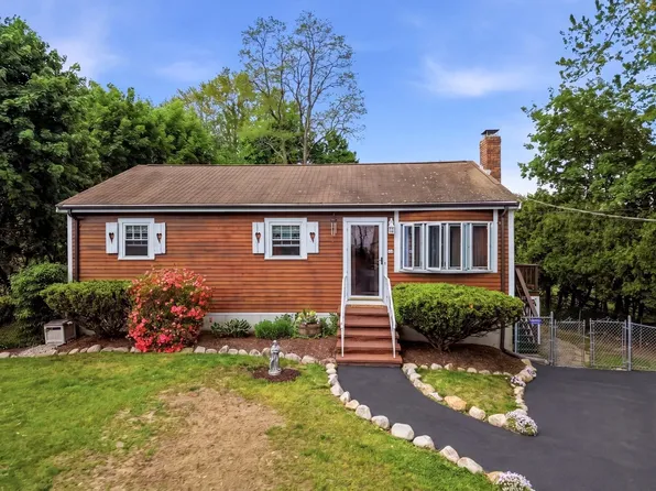 33 Quincy St, Holbrook, MA 02343