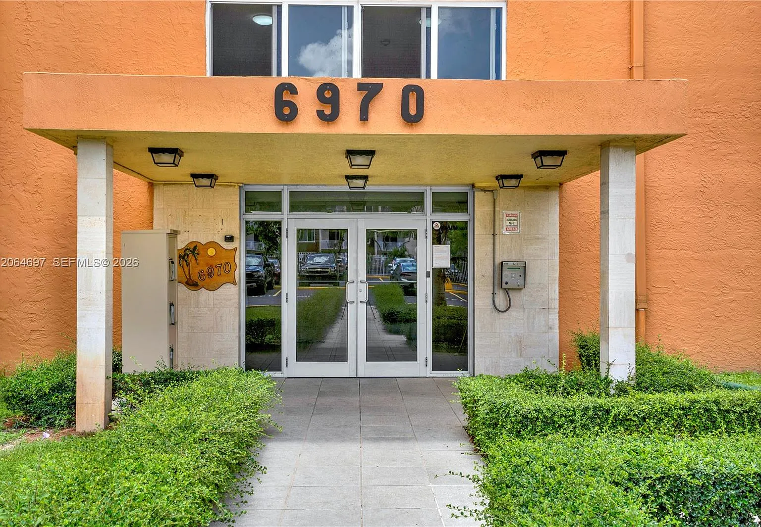 Coral Gate West Condo — Photo 1