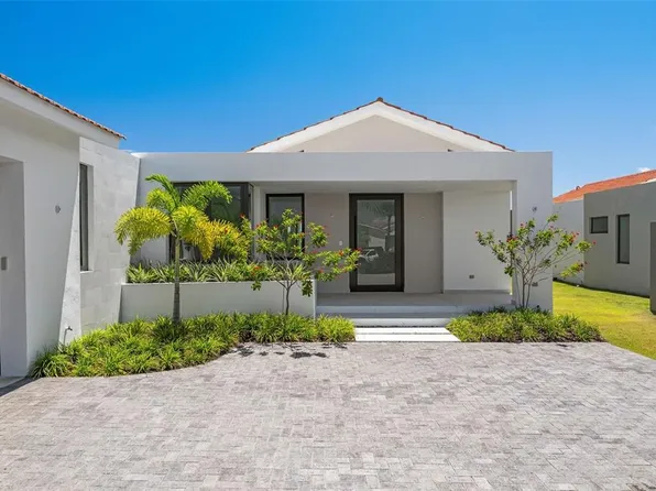 (undisclosed Address), Dorado, PR 00646