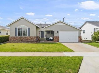 2235 Vuelta Grande Ave, Long Beach, CA 90815