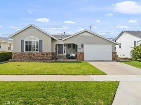 2235 Vuelta Grande Ave, Long Beach, CA 90815