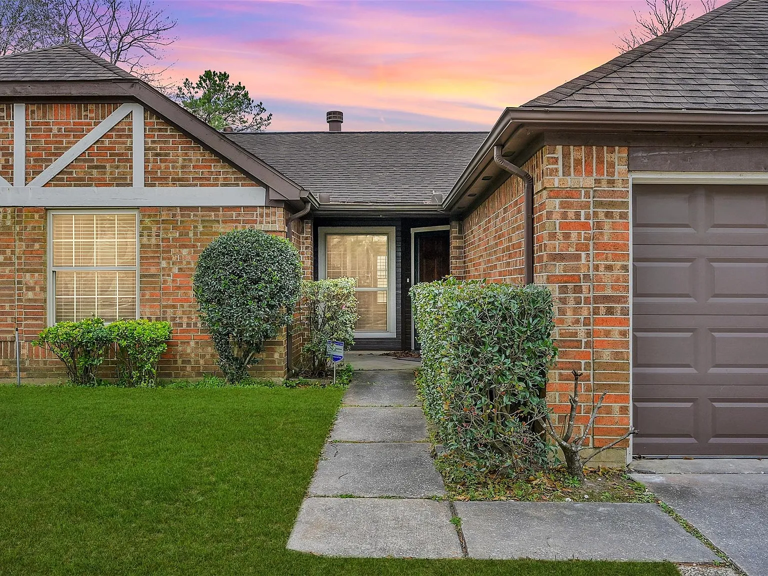 4 bed, 2.0 bath, 1817 sqft, $2,000 — Photo 3