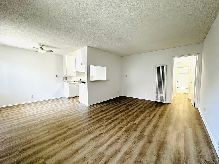Lido Apartments - 2311 Bentley Ave — Photo 19