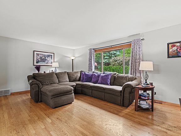 4th image of 150 Cambridge Ln