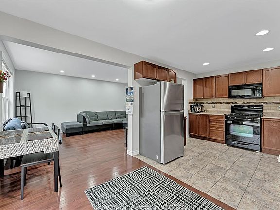 3rd image of 11859 Brouillette Ct
