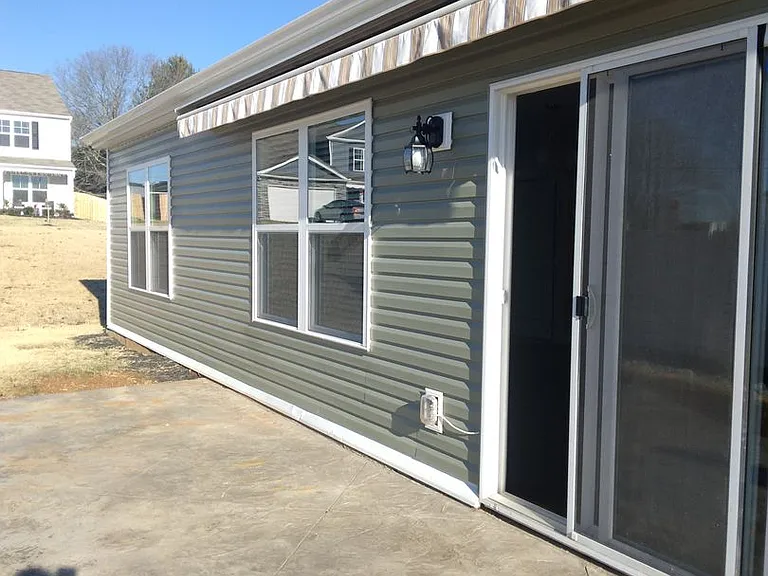 220 Greene Ln — Photo 3