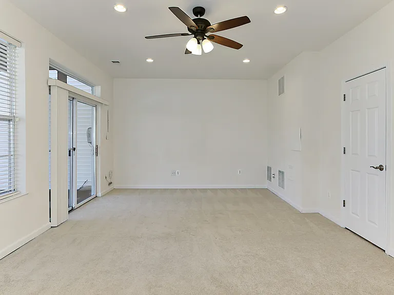 21510 Iredell Ter — Photo 17