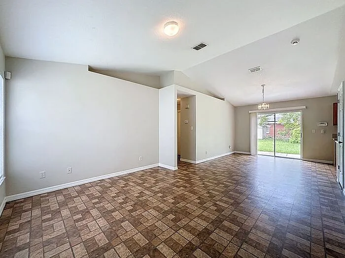 3 bed, 2.0 bath, 1132 sqft, $1,950 — Photo 3