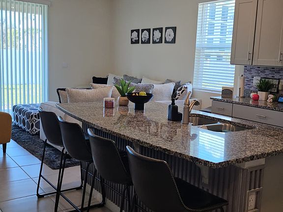 3rd image of 1392 Isleta Loop