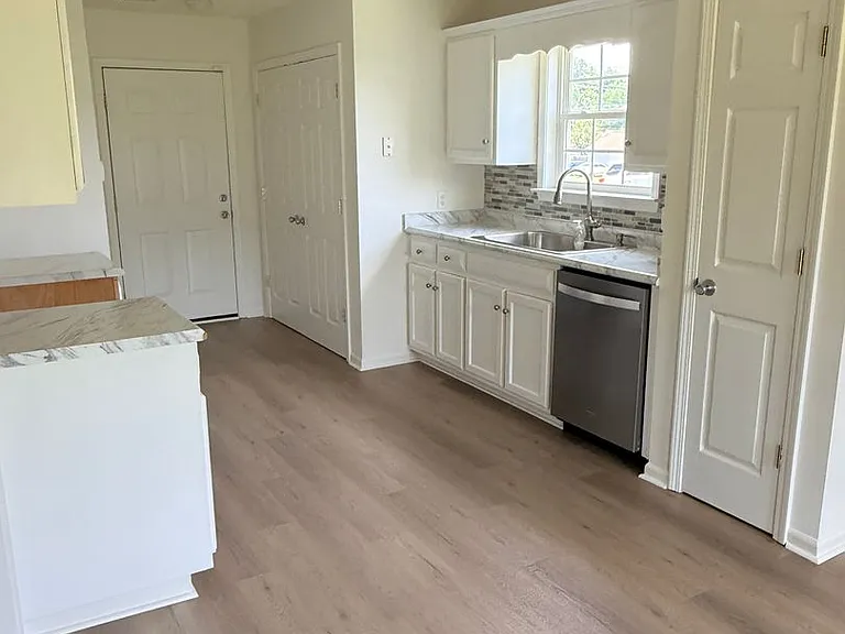 15971 Stone Ridge Pkwy — Photo 4