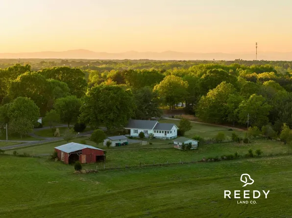 517 Island Creek Rd, Cowpens, SC 29330