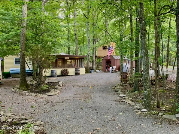 146 Clubhouse Dr, Shohola, PA 18458