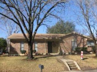 913 Meadowdale Cir, Garland, TX 75043