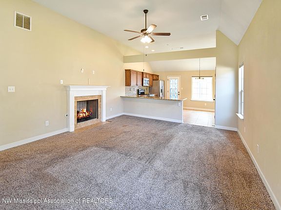 3rd image of 1387 Hemlock Dr