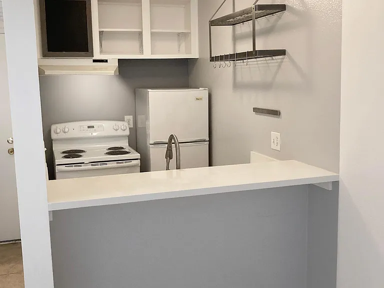 320 S Ardmore Ave #120 — Photo 7