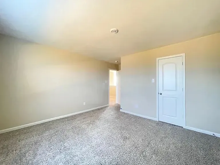 1702 Sandalwood Way — Photo 11