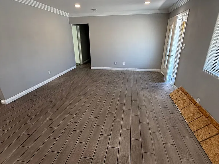 2820 S Sandhill Rd — Photo 10