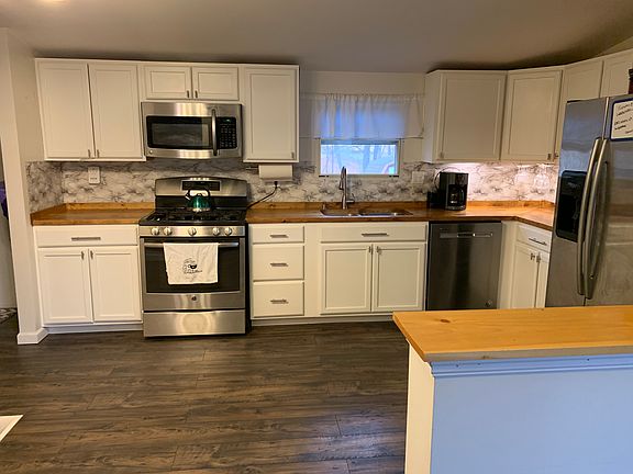 Kitchen. Under cabinet light