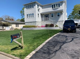 5 Bay St, Center Moriches, NY 11934