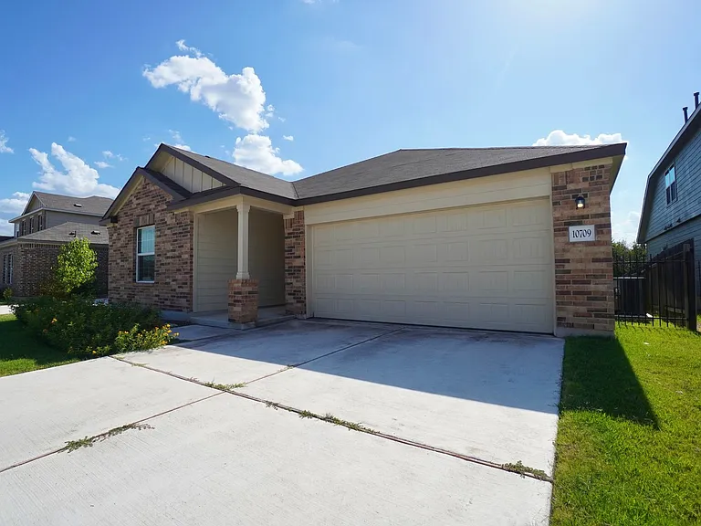 10709 Steinbeck Dr — Photo 2