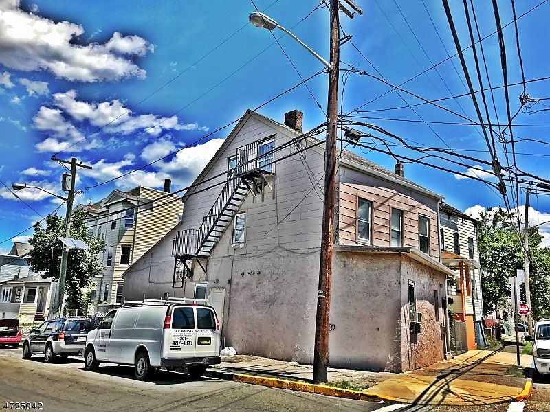 2nd image of 149 Oak St